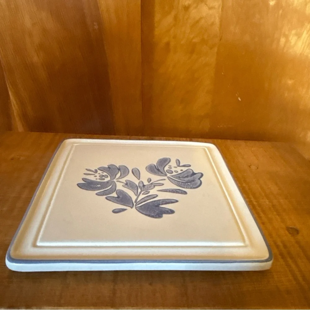 Pfaltzgraff Yorktowne Trivet/Hot Plate Cream with Blue